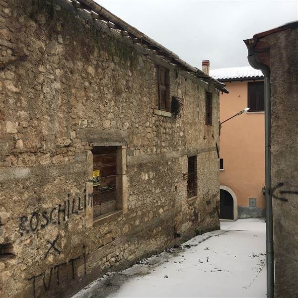 casale in vendita a Magliano de' Marsi