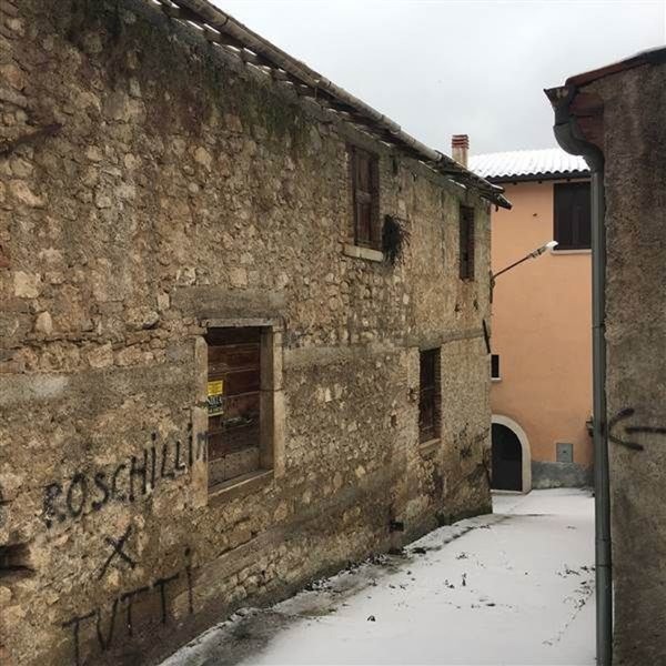 casale in vendita a Magliano de' Marsi