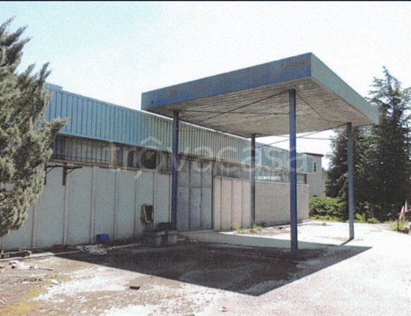 locale commerciale in vendita a Magliano de' Marsi