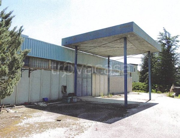 locale commerciale in vendita a Magliano de' Marsi