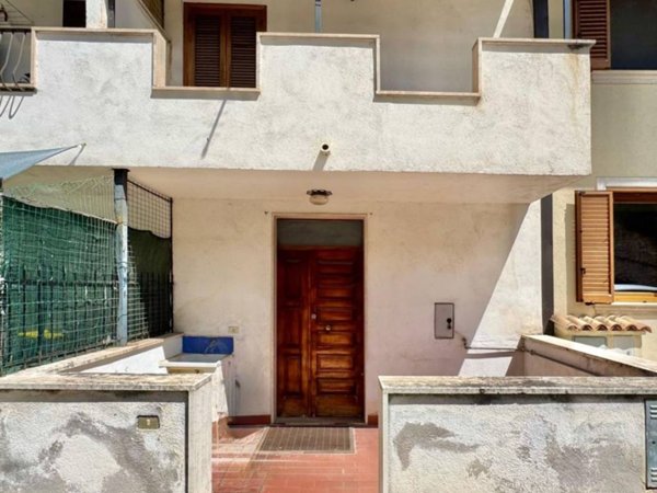 casa indipendente in vendita a Magliano de' Marsi