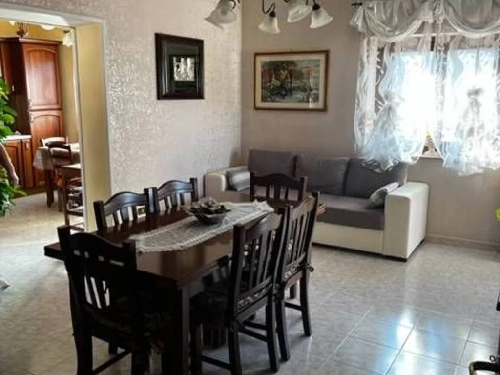 casa indipendente in vendita a Magliano de' Marsi