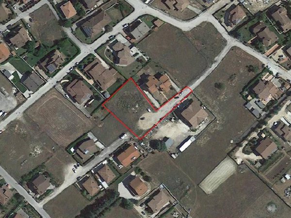 terreno edificabile in vendita a Magliano de' Marsi
