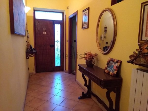 casa indipendente in vendita a Magliano de' Marsi