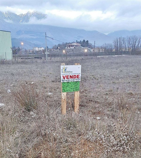 terreno edificabile in vendita a Magliano de' Marsi