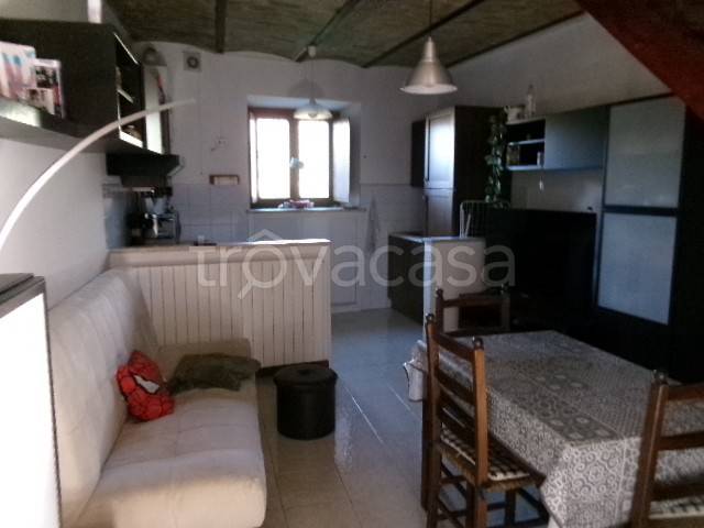 casa indipendente in vendita a Magliano de' Marsi