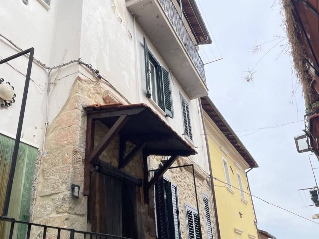 appartamento in vendita a Magliano de' Marsi in zona Rosciolo dei Marsi