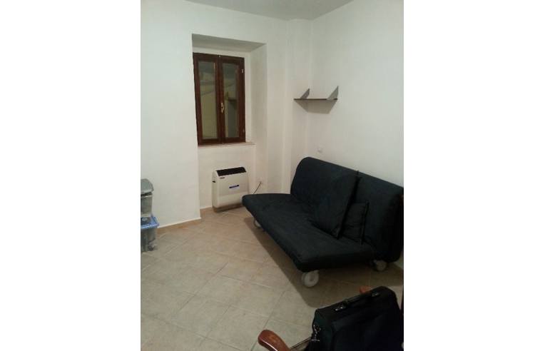 casa indipendente in vendita a Magliano de' Marsi