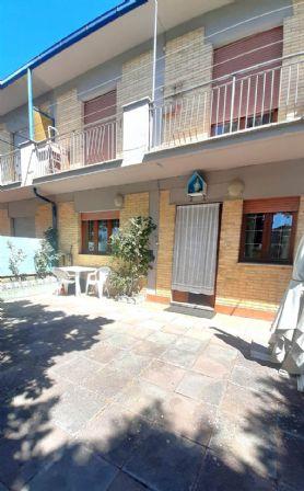 casa indipendente in vendita a Magliano de' Marsi