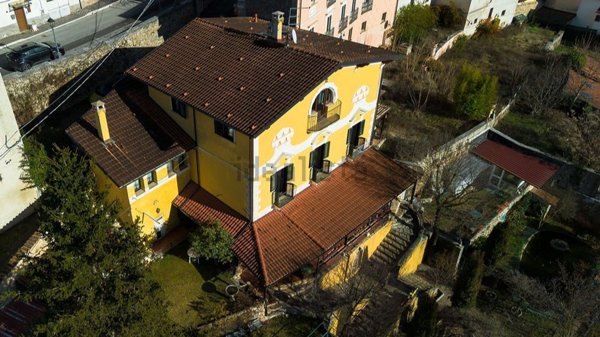casa indipendente in vendita a Magliano de' Marsi