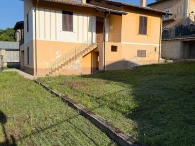 casa indipendente in vendita a Magliano de' Marsi