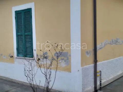 casa indipendente in vendita a Magliano de' Marsi