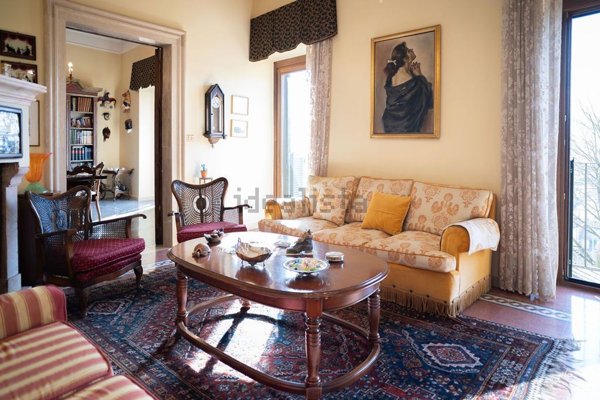 casa indipendente in vendita a Magliano de' Marsi