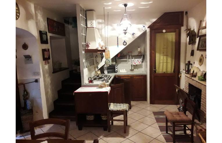 casa indipendente in vendita a Magliano de' Marsi