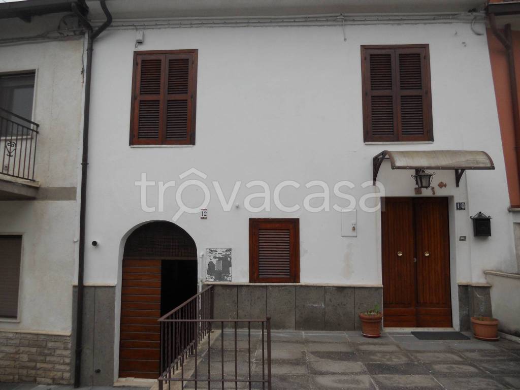 casa indipendente in vendita a Magliano de' Marsi