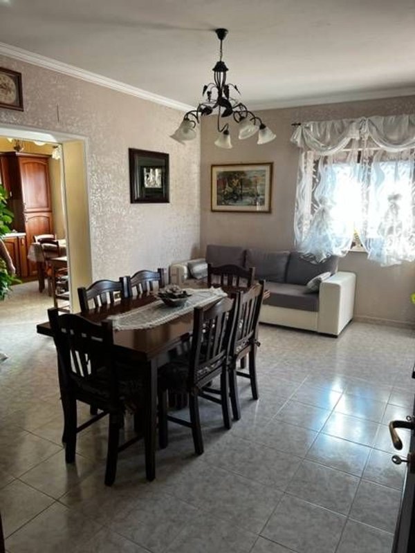 casa indipendente in vendita a Magliano de' Marsi