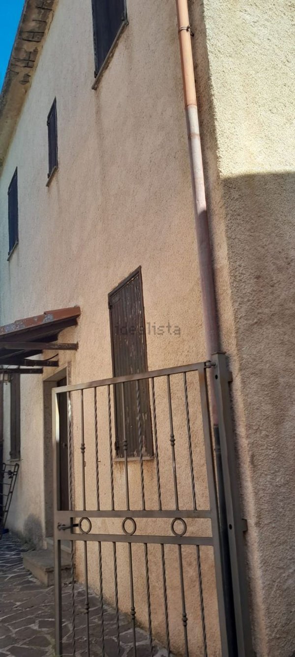 casa indipendente in vendita a Magliano de' Marsi in zona Rosciolo dei Marsi