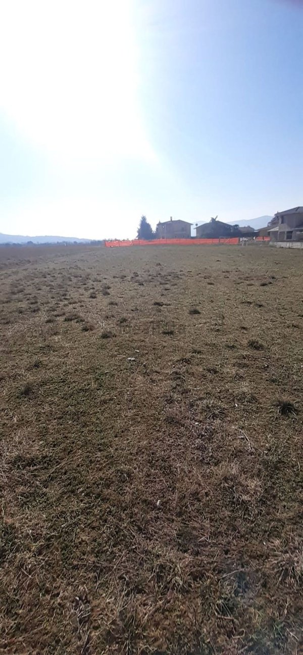 terreno edificabile in vendita a Magliano de' Marsi