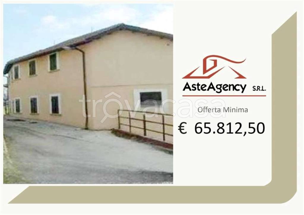 casa indipendente in vendita a Magliano de' Marsi