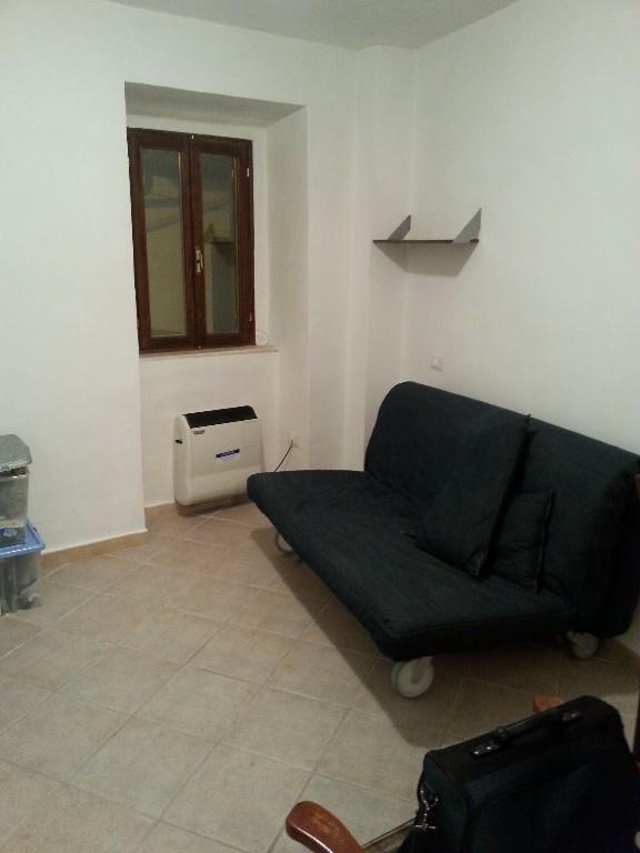 casa indipendente in vendita a Magliano de' Marsi