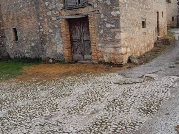 intera palazzina in vendita a Magliano de' Marsi