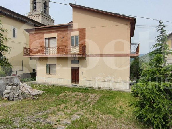 casa indipendente in vendita a Magliano de' Marsi