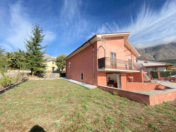 casa indipendente in vendita a Massa d'Albe in zona Forme