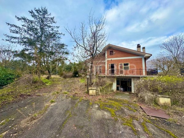 casa indipendente in vendita a Massa d'Albe