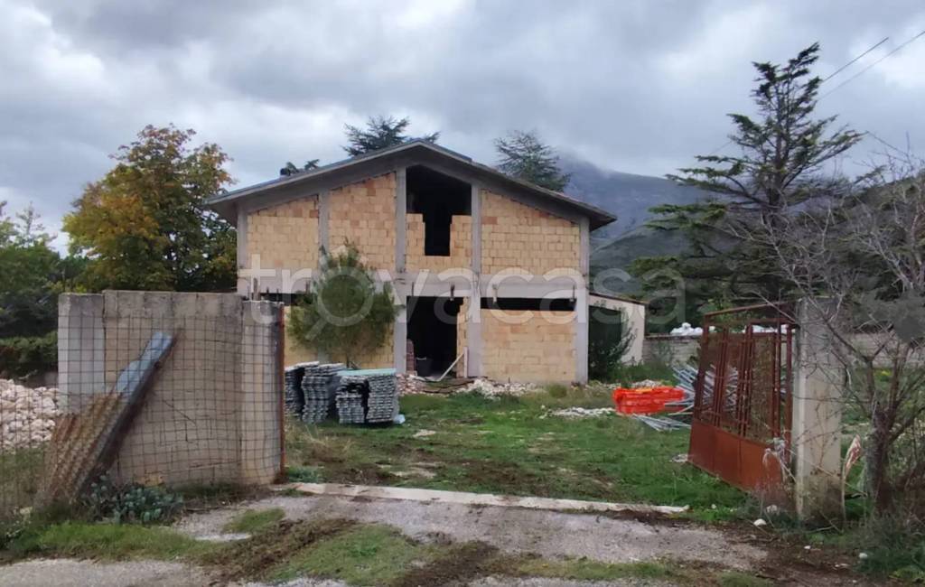 casa indipendente in vendita a Massa d'Albe in zona Forme