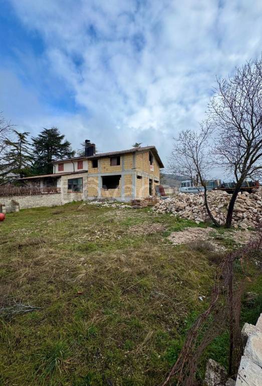 casa indipendente in vendita a Massa d'Albe