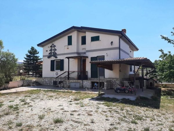 casa indipendente in vendita a Massa d'Albe