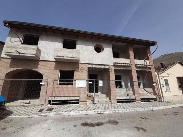 casa indipendente in vendita a Massa d'Albe