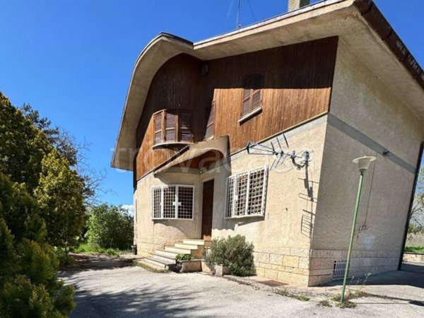 casa indipendente in vendita a Massa d'Albe