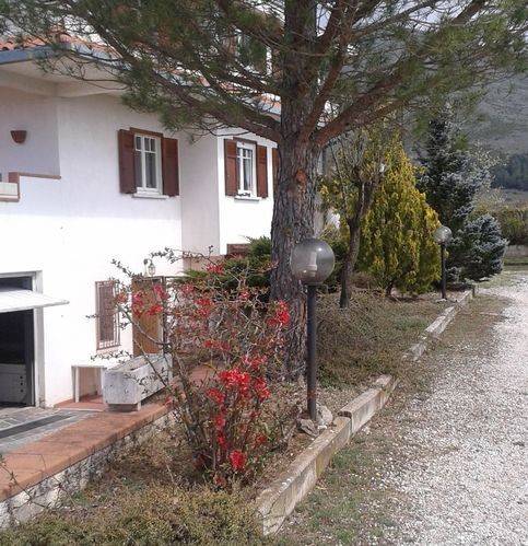 casa indipendente in vendita a Massa d'Albe in zona Albe