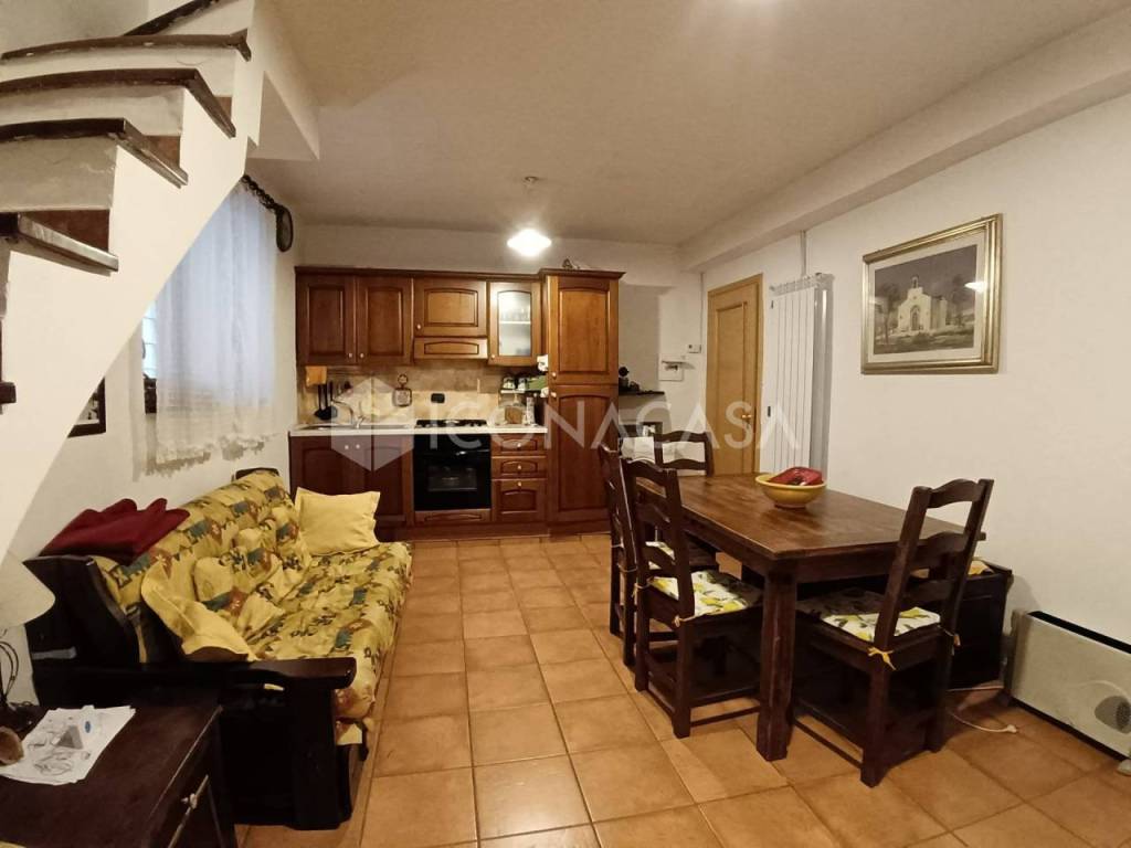 casa indipendente in vendita a Massa d'Albe in zona Forme