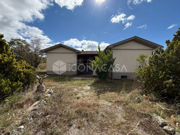 casa indipendente in vendita a Massa d'Albe