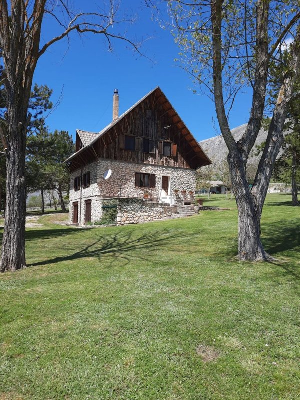 casa indipendente in vendita a Massa d'Albe