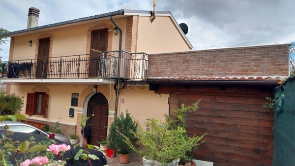 casa indipendente in vendita a Massa d'Albe