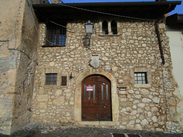 pentavano in vendita a Massa d'Albe