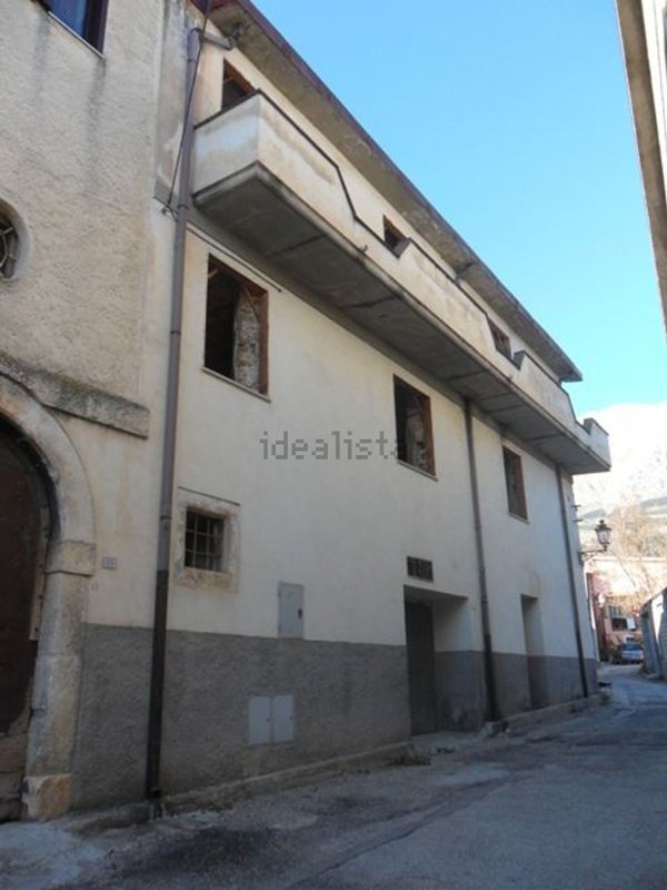 intera palazzina in vendita a Massa d'Albe