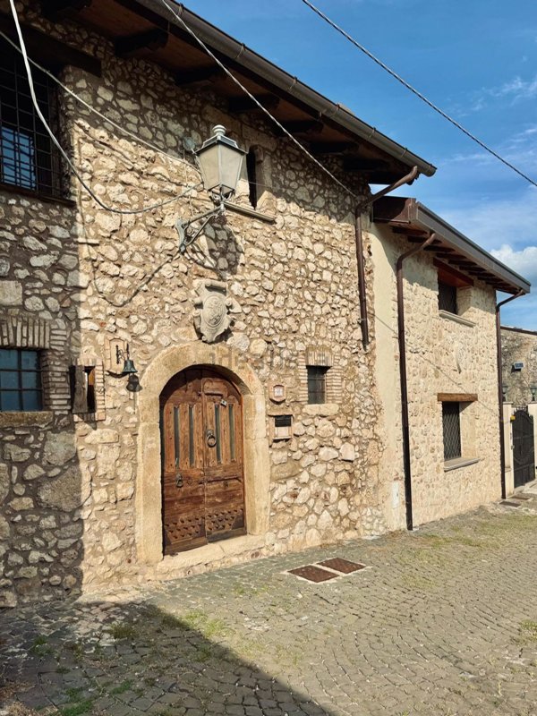 casa indipendente in vendita a Massa d'Albe