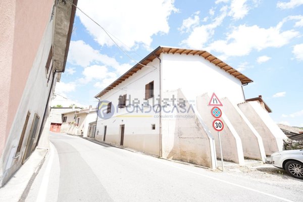 casa indipendente in vendita a Massa d'Albe in zona Forme