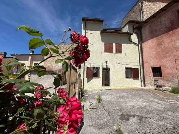 casa indipendente in vendita a Massa d'Albe in zona Forme