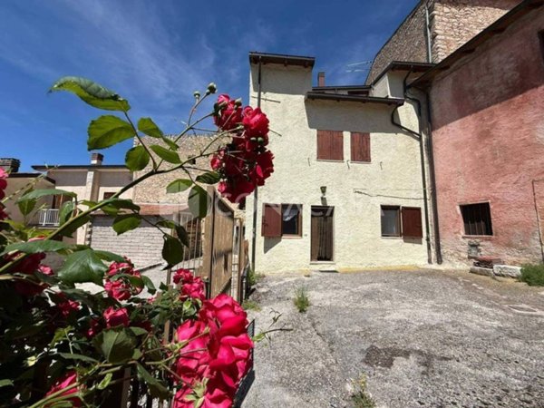 casa indipendente in vendita a Massa d'Albe in zona Forme