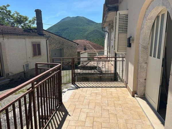 casa indipendente in vendita a Molina Aterno