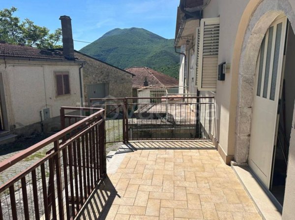 casa indipendente in vendita a Molina Aterno