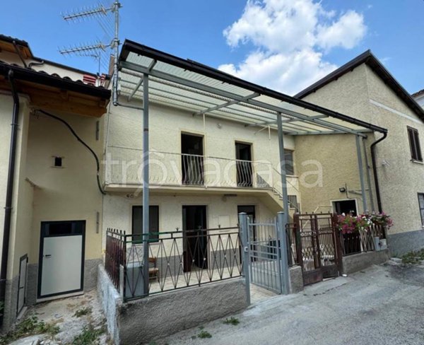 casa indipendente in vendita a Montereale in zona Marana