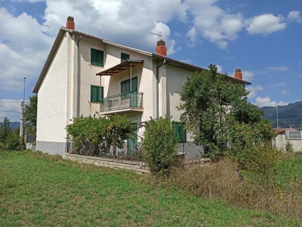 casa indipendente in vendita a Montereale in zona Colle Paganica