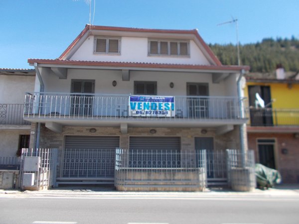 casa indipendente in vendita a Montereale in zona Marana