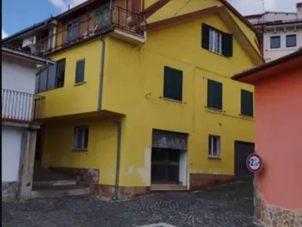 casa indipendente in vendita a Montereale